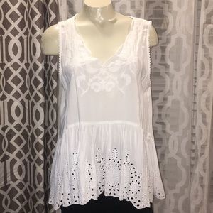 True Craft beautiful summer top in white large
